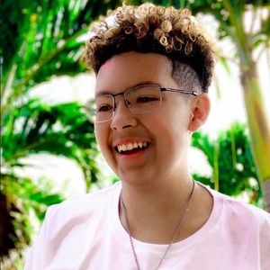 Meet your Posher, Casey